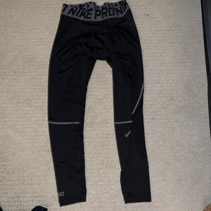 Present, never worn not fitting my legs (bodybuilder here, not a runner haha